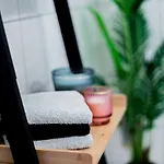 아파트 Modernes Fuer Zwei Personen Mit Parkplatz 마그데부르크