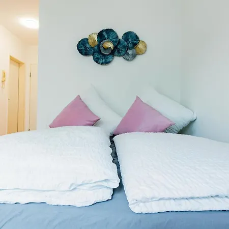 Appartement Modernes Fuer Zwei Personen Mit Parkplatz Magdebourg